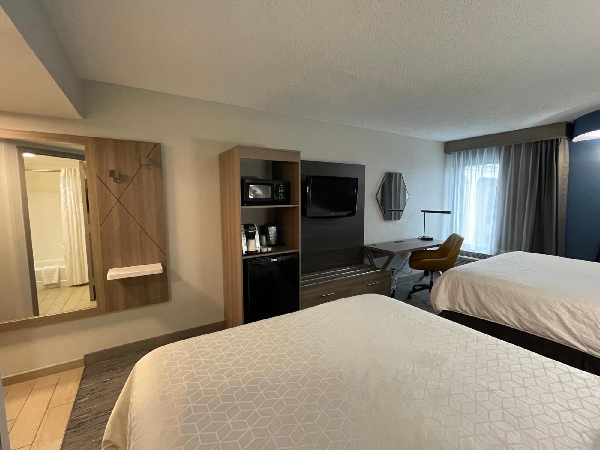 Holiday Inn Express Burlington By Ihg Εξωτερικό φωτογραφία