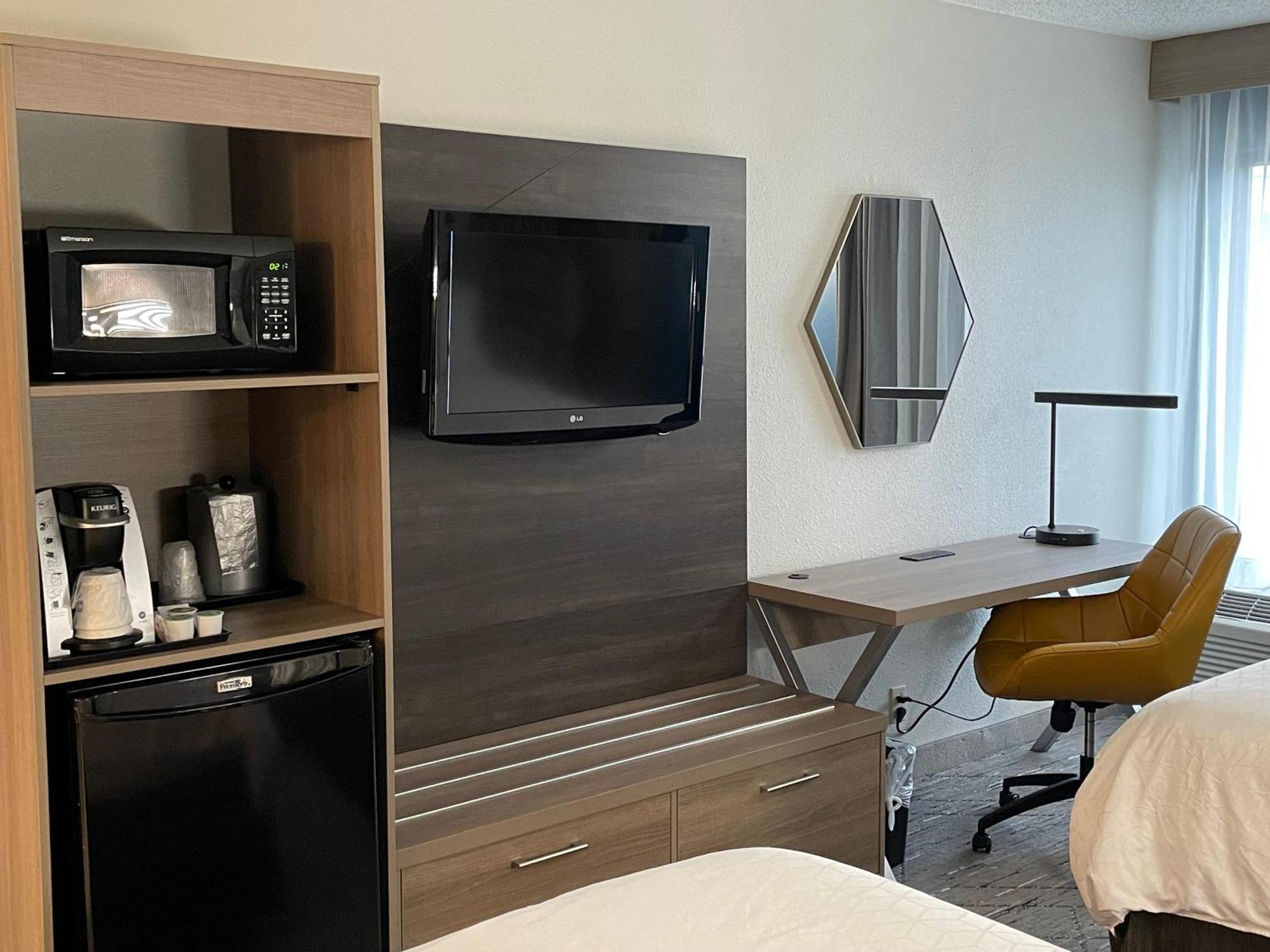 Holiday Inn Express Burlington By Ihg Εξωτερικό φωτογραφία