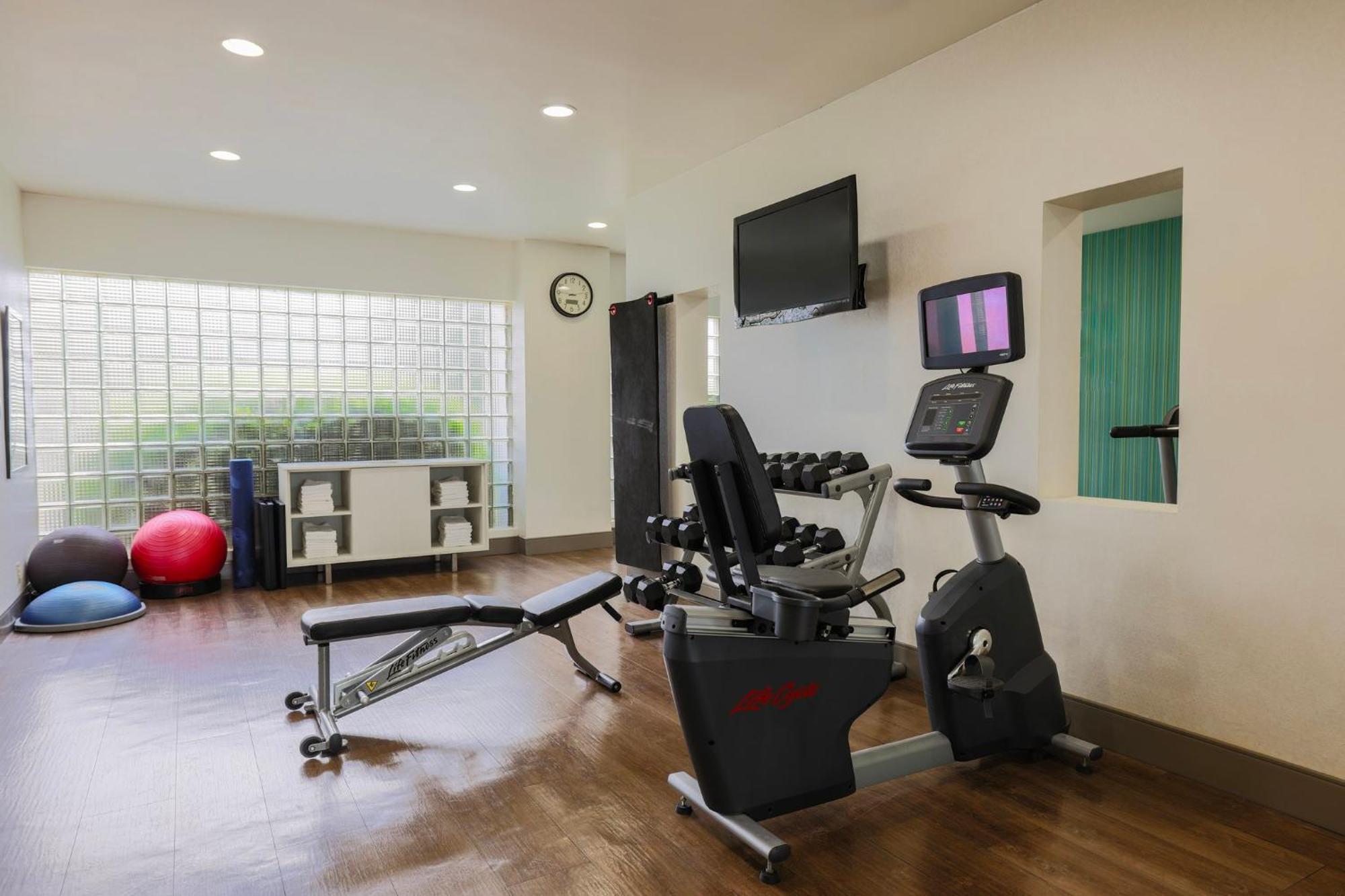 Holiday Inn Express Burlington By Ihg Εξωτερικό φωτογραφία