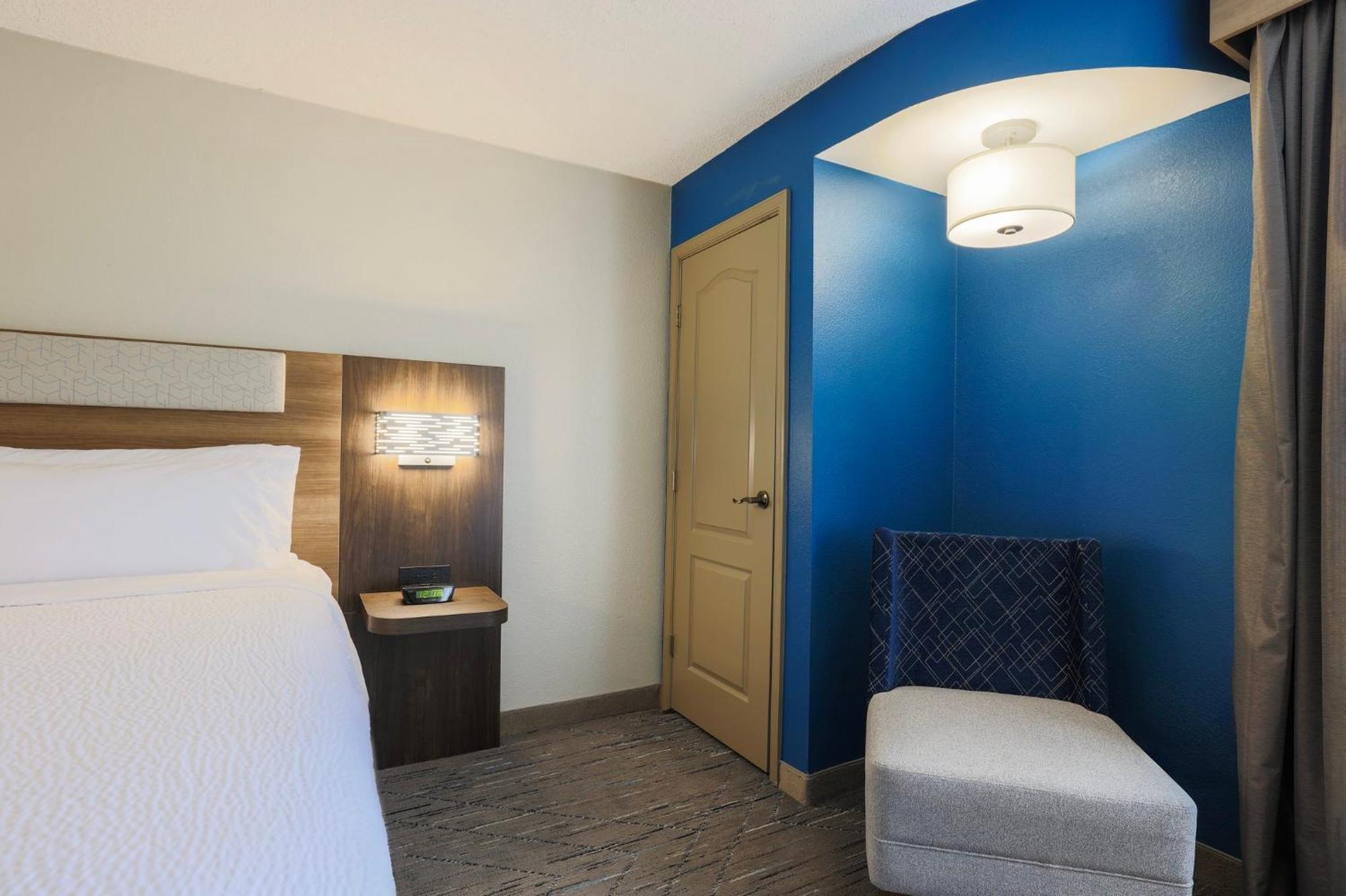 Holiday Inn Express Burlington By Ihg Εξωτερικό φωτογραφία