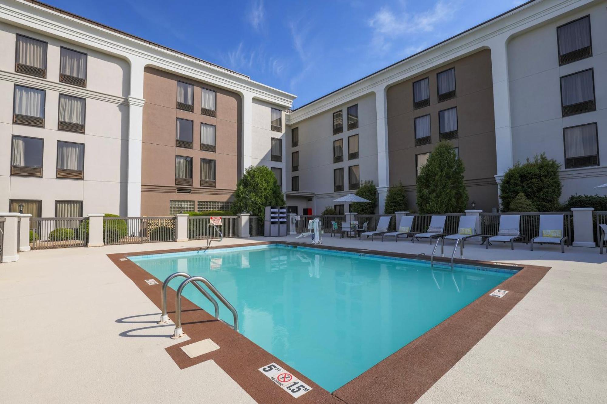 Holiday Inn Express Burlington By Ihg Εξωτερικό φωτογραφία