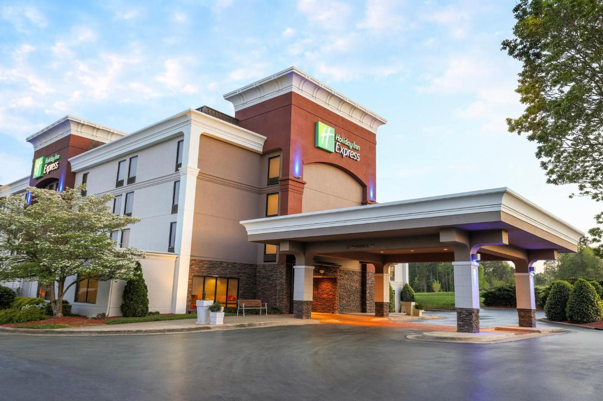 Holiday Inn Express Burlington By Ihg Εξωτερικό φωτογραφία