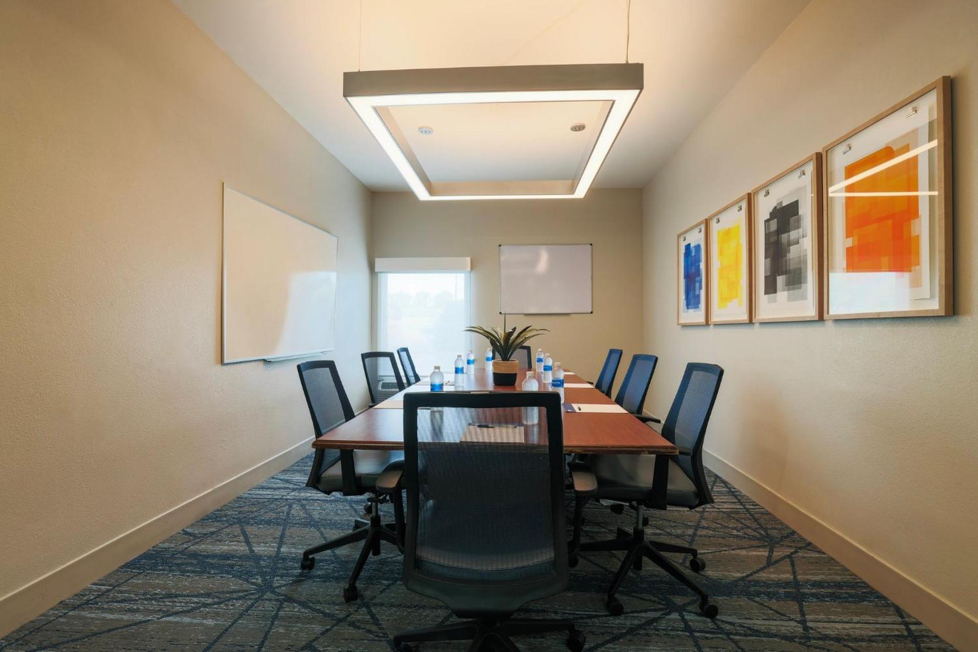 Holiday Inn Express Burlington By Ihg Εξωτερικό φωτογραφία