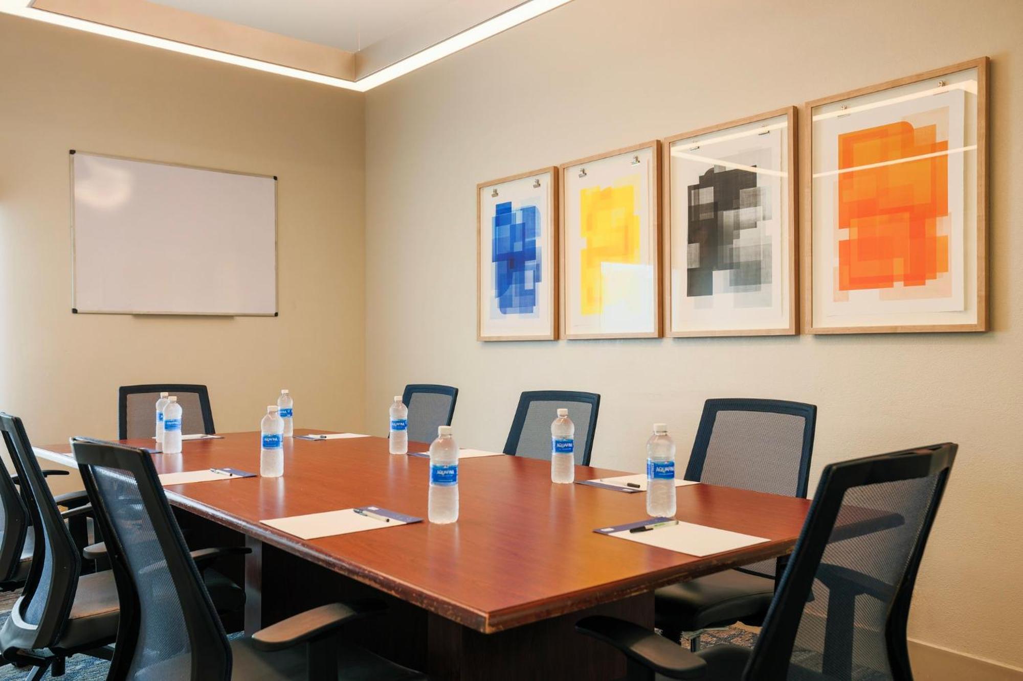 Holiday Inn Express Burlington By Ihg Εξωτερικό φωτογραφία