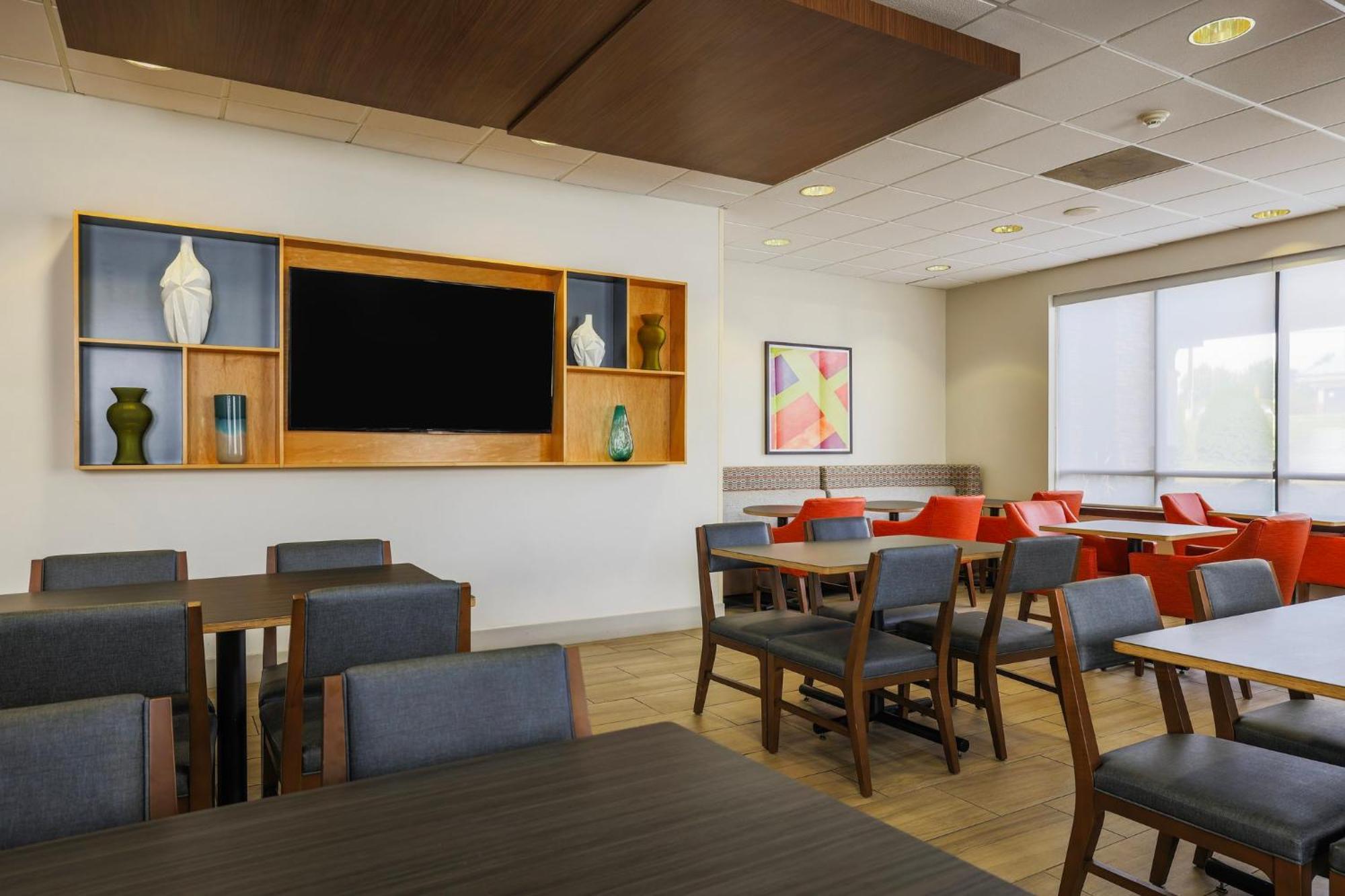 Holiday Inn Express Burlington By Ihg Εξωτερικό φωτογραφία