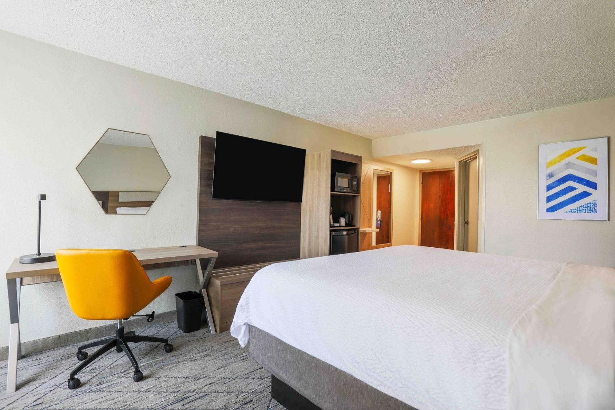 Holiday Inn Express Burlington By Ihg Εξωτερικό φωτογραφία