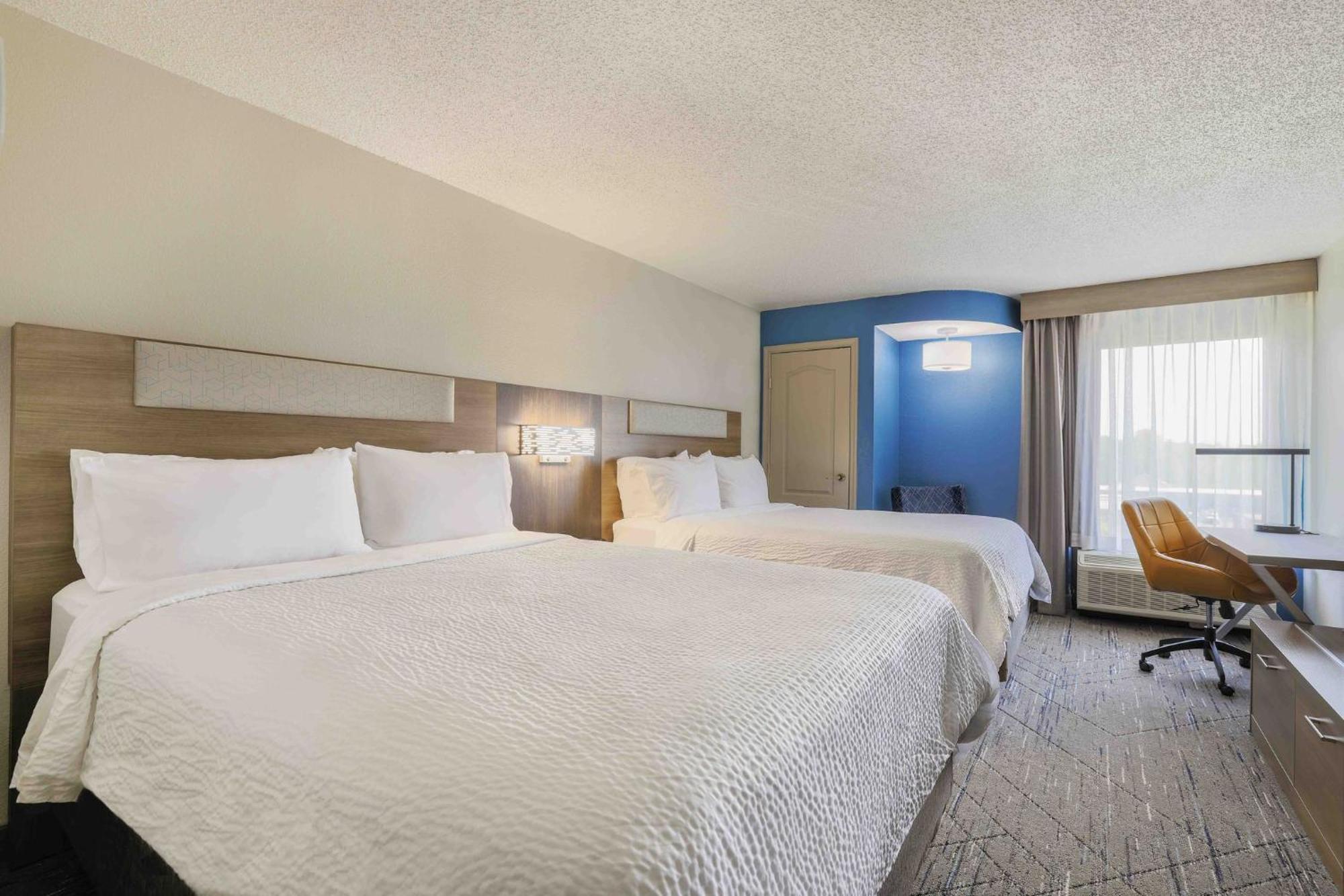 Holiday Inn Express Burlington By Ihg Εξωτερικό φωτογραφία