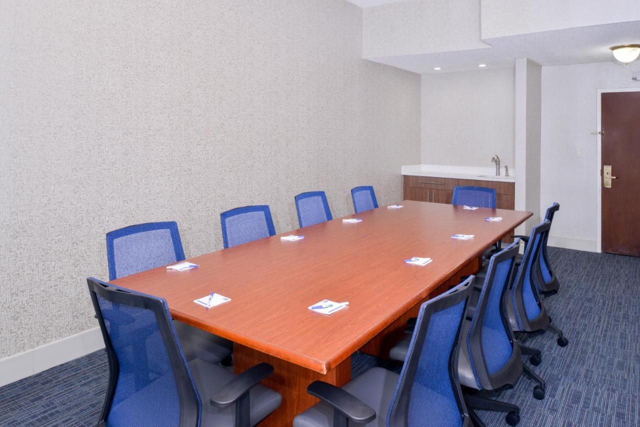 Holiday Inn Express Burlington By Ihg Εξωτερικό φωτογραφία