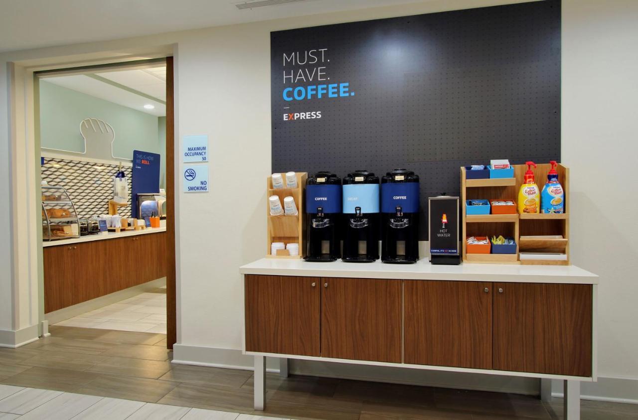Holiday Inn Express Burlington By Ihg Εξωτερικό φωτογραφία
